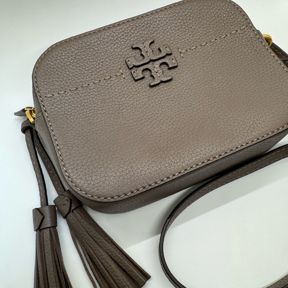 Tory Burch McGraw Pebbled Leather Camera Bag Silver Maple - Picture 2 of 13